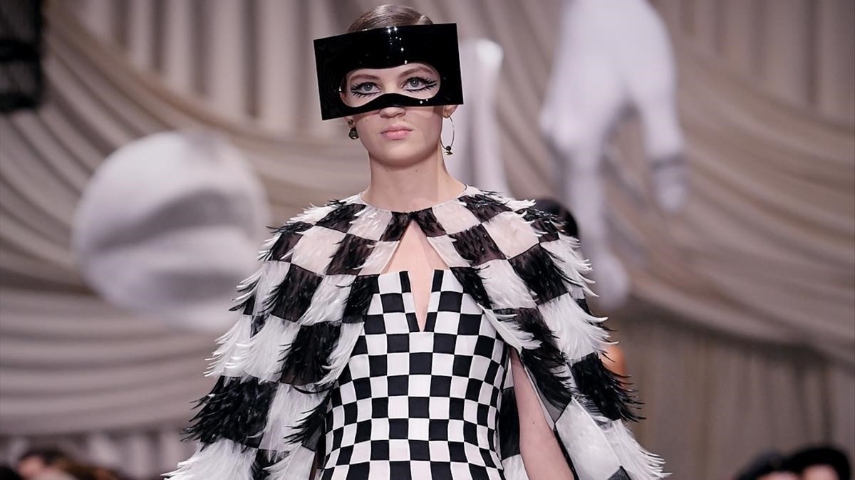 Dior sale en defensa de los desfiles y mantiene presencia en las Semanas de la Moda